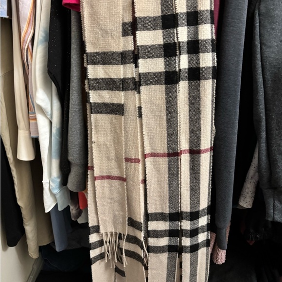 Burberry Checkered Scarf - Picture 3 of 10